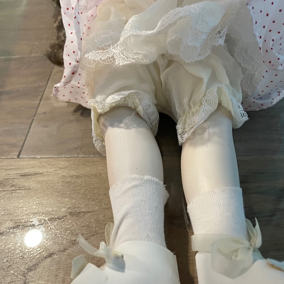 New (but vintage) Shirley Temple Porcelain Doll - Picture 6 of 10